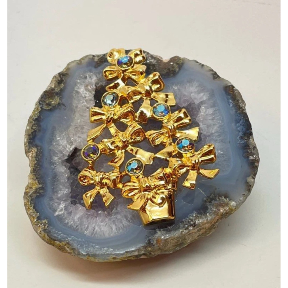 Vintage Brooch Christmas Tree Iridescent Blue Rhinestones And Bows Avon 1740